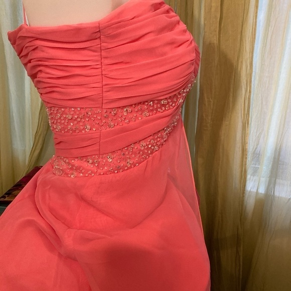 Beautiful Crystal bodice pink gown with sheer overlay size 2 - Picture 3 of 11